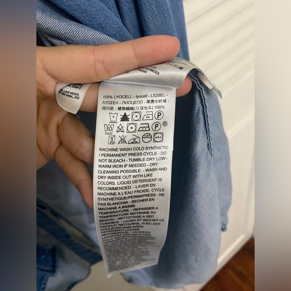 💛SOLD💛NWOT Levi’s Boyfriend Fit Lyocell Chambray Shirt - Picture 5 of 7